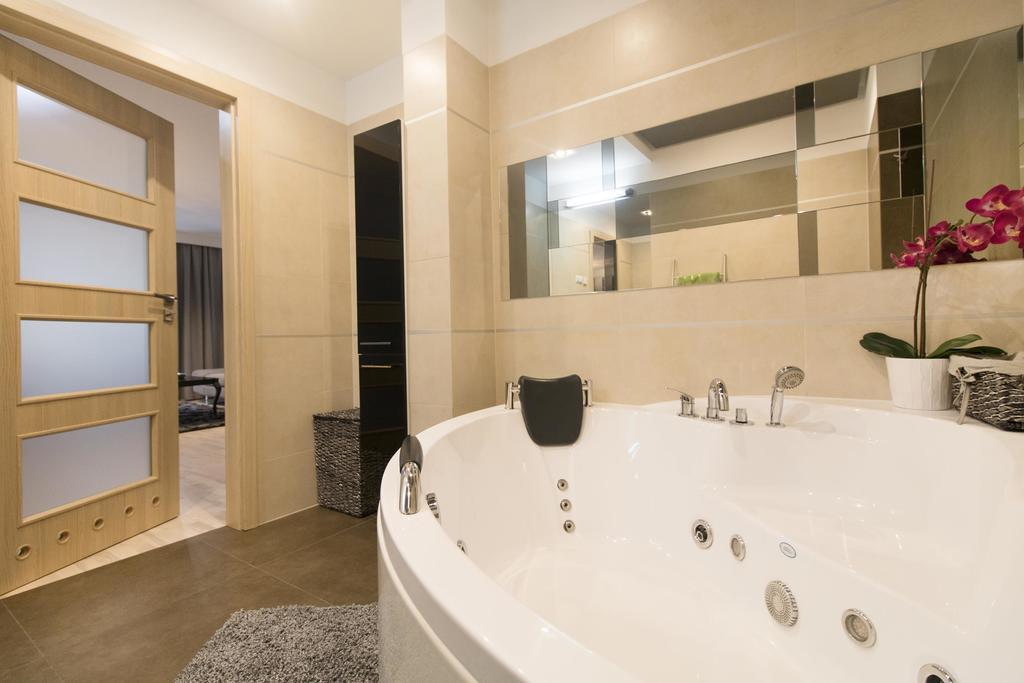 Kings City - Skawinska Apartment クラクフ エクステリア 写真